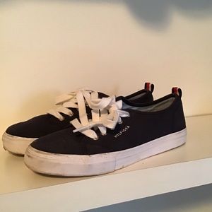 👠3 for $25👠 Tommy hilgifer sneakers